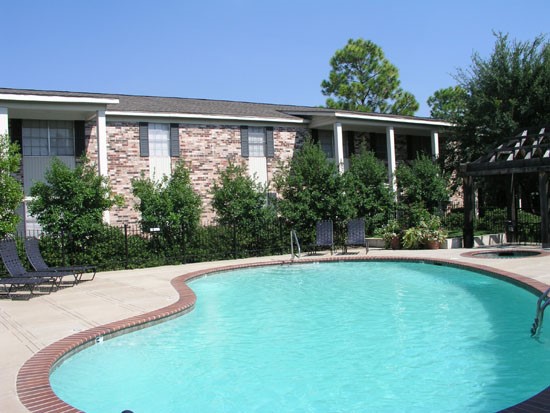 Colonial Plaza Apartments